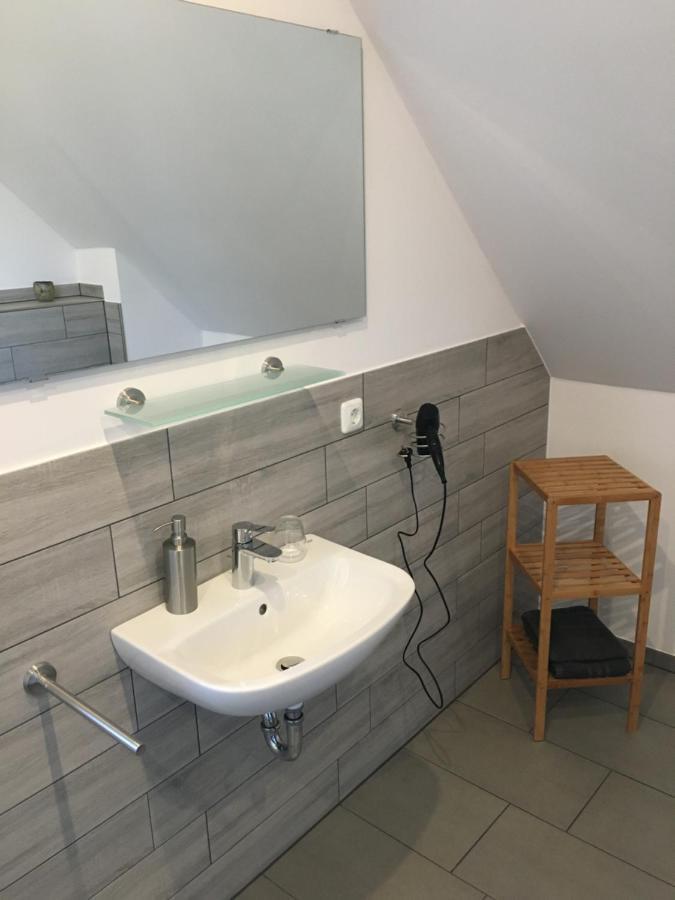 Gaeste Und Messezimmer Adelheidsdorf Exterior foto