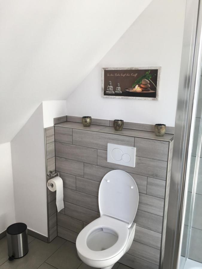 Gaeste Und Messezimmer Adelheidsdorf Exterior foto