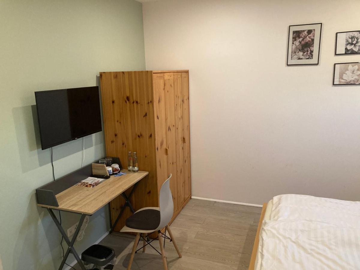 Gaeste Und Messezimmer Adelheidsdorf Exterior foto