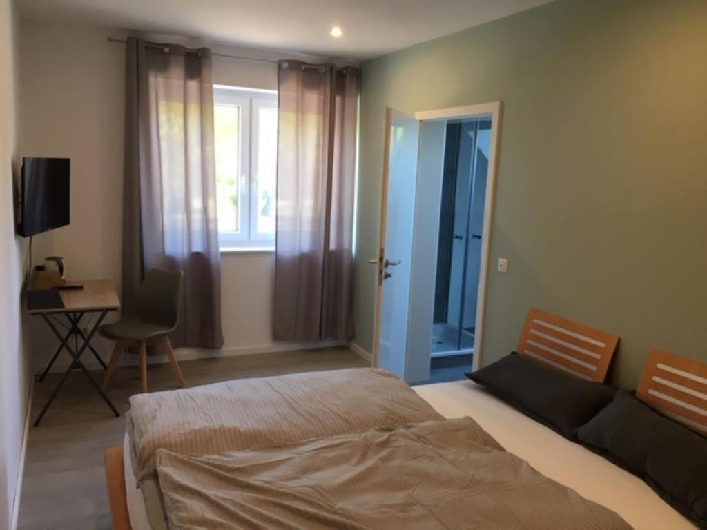 Gaeste Und Messezimmer Adelheidsdorf Exterior foto