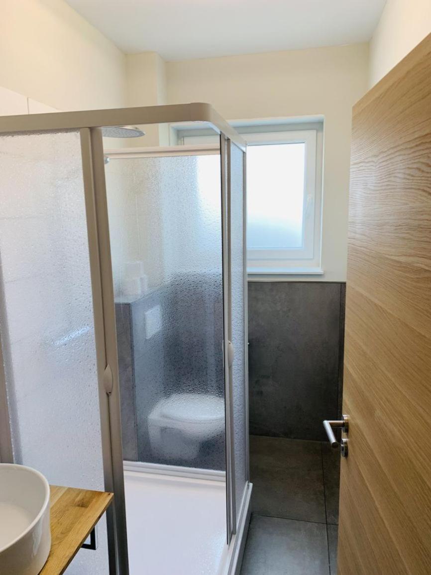 Gaeste Und Messezimmer Adelheidsdorf Exterior foto