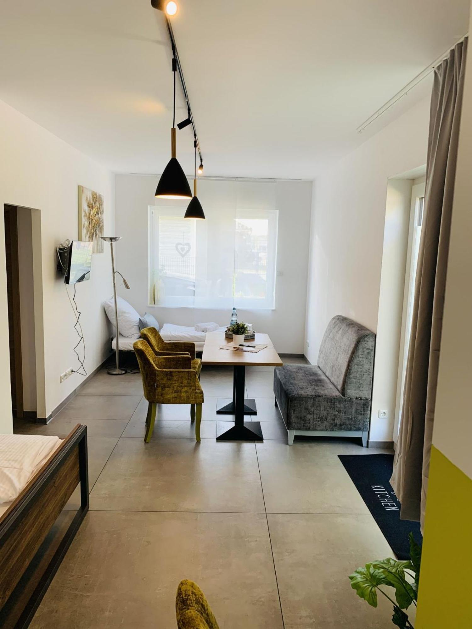 Gaeste Und Messezimmer Adelheidsdorf Exterior foto
